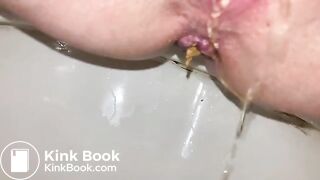 Girl pooping on toilet - video 62