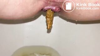 Girl pooping on toilet - video 62