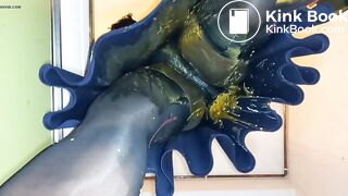 BlueGirl70 Upskirt Poop