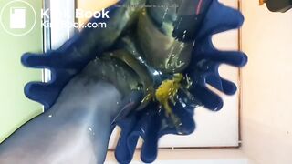 BlueGirl70 Upskirt Poop