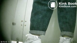 spy camera asian girl pee and shit.video_748