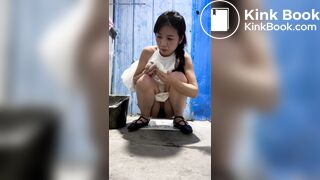 spy camera asian girl pee and shit.video_755