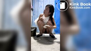spy camera asian girl pee and shit.video_755