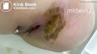 Sexy lady shits - video 3