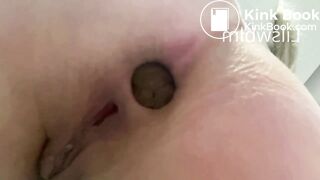 Sexy lady shits - video 3