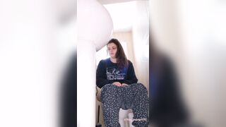 Foreign chick destroying her toilet