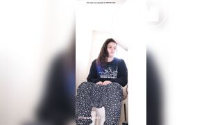 Foreign chick destroying her toilet