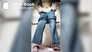 spy camera asian girl pee and shit.video_714