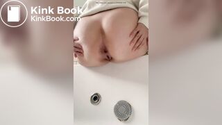 Girl pooping in bath - video 2