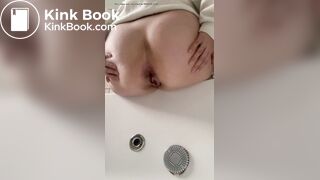 Girl pooping in bath - video 2