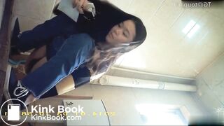 spy camera asian girl pee and shit.video_787