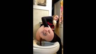 Girl lets us watch her go pooping