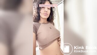 Gorgeous babe takes a shit