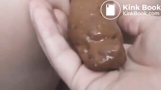 girl poop on boyfriends hand