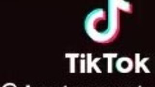 Girlfriend pooping with boyfriend on bathtub