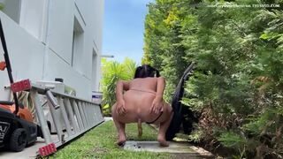 Hot girl shitting outside - video 5