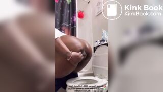 bbw ebony with big ass pushes out a decent turd