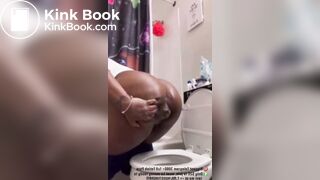 bbw ebony with big ass pushes out a decent turd