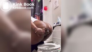bbw ebony with big ass pushes out a decent turd