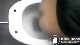 Girl pooping on public toilet - video 8