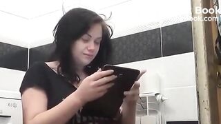 Pregnant milf taking a mean shit