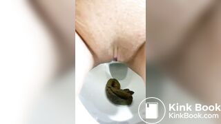 Cacca in mezzo alle gambe - video 2