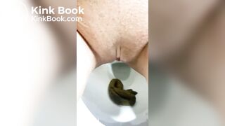 Cacca in mezzo alle gambe - video 2