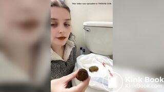 hottie plays with her shit