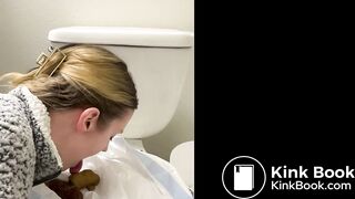 hottie plays with her shit