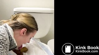 hottie plays with her shit