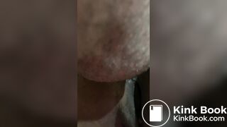 Mulher levando dedada