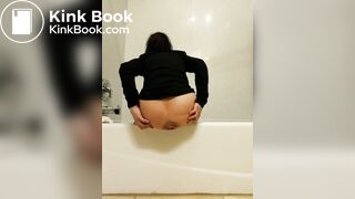 Shits in the bathroom - video 2