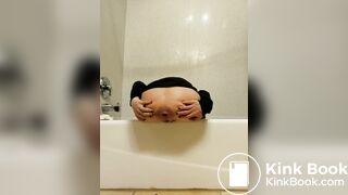 Shits in the bathroom - video 2