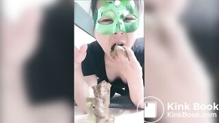 Amateur asian pooping and playing