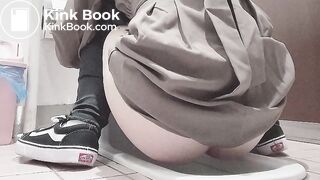 diarrhea in squat toilet - video 2