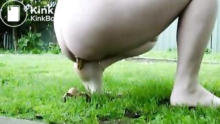 Hot girl shitting outside - video 4