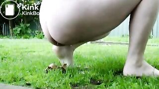 Hot girl shitting outside - video 4