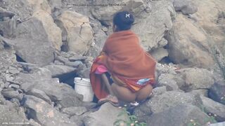 Bhabhi shitting openly