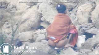 Bhabhi shitting openly