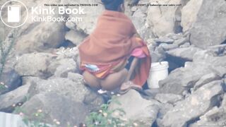 Bhabhi shitting openly