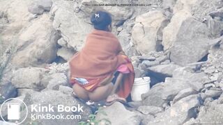 Bhabhi shitting openly