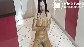 Hot girl shits and squirts - video 2