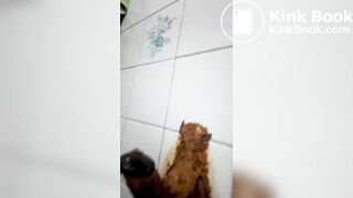 BIG ASS BABE PUSHES POOPS ON WALL DILDO