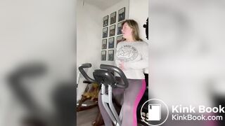 British Pawg Messes Yoga Pants