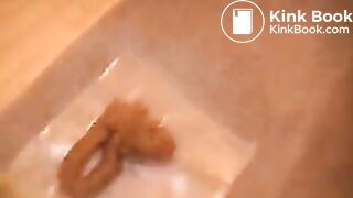 Hot girl shitting - video 107