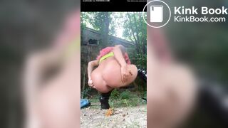 Exibida cagando no quintal