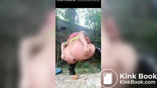 Exibida cagando no quintal