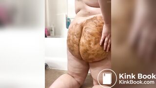 SSBBW smears shit on her ass