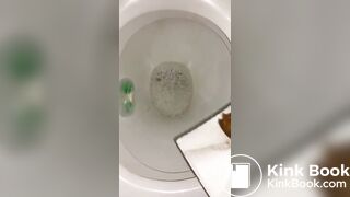 russian amateur alice taking a shit