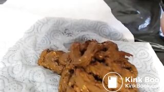 GORGEOUS GAL PUSHES OUT PERFECT POOP PILE